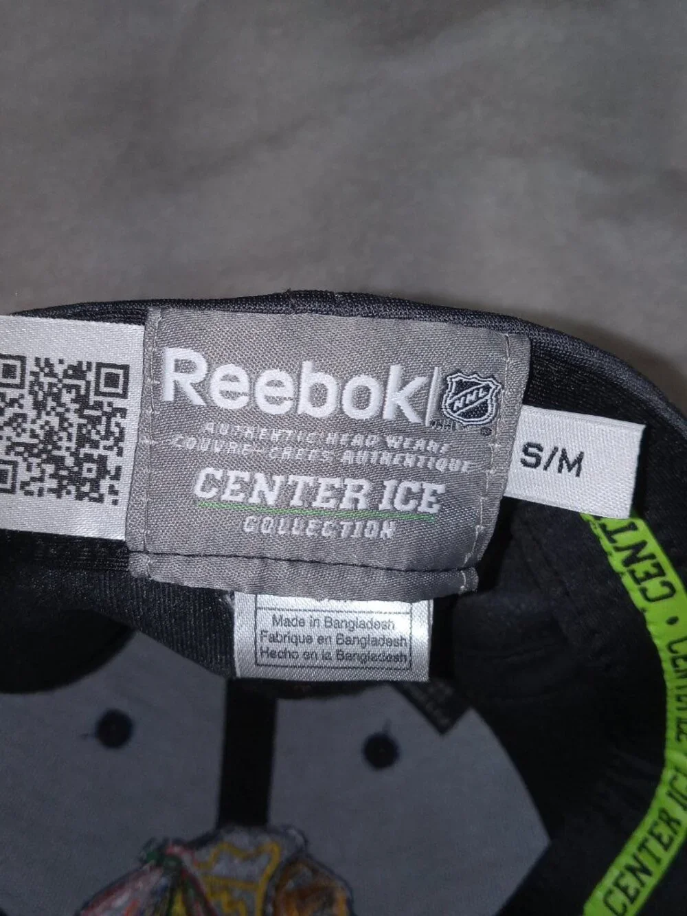 Reebok Chicago Blackhawks Center Ice Flex Fit Hat NHL Hockey Cap S/M Black Gray